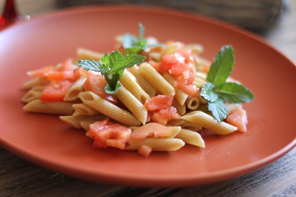 Penne integrali pomodoro, menta e limone