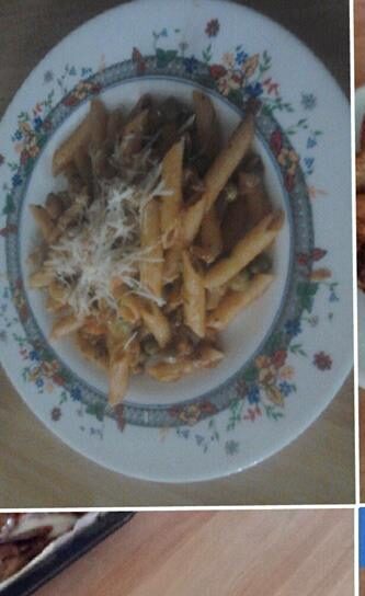 Penne rigate con carne tritata piselli e funghi