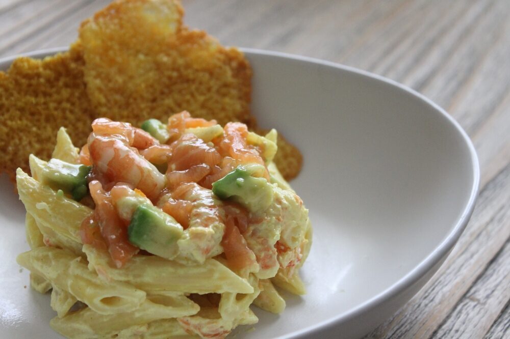 Penne salmone, gamberoni e avocado