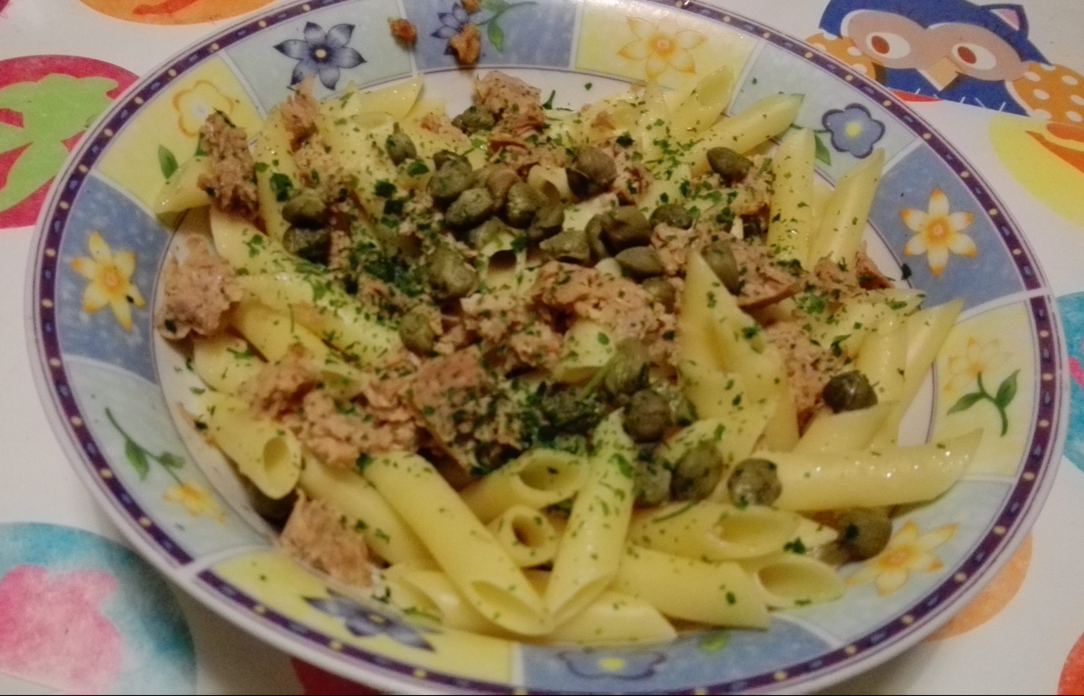 Penne tonno, capperi e olive