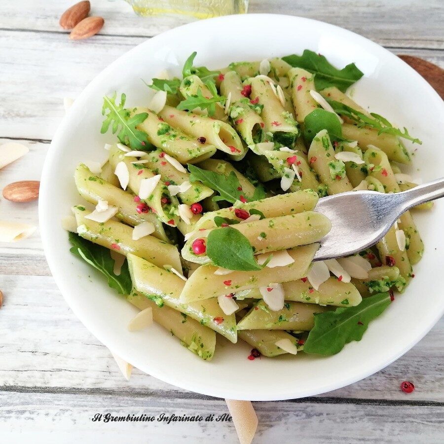 Penne trafilate al pesto di rucola e mandorle