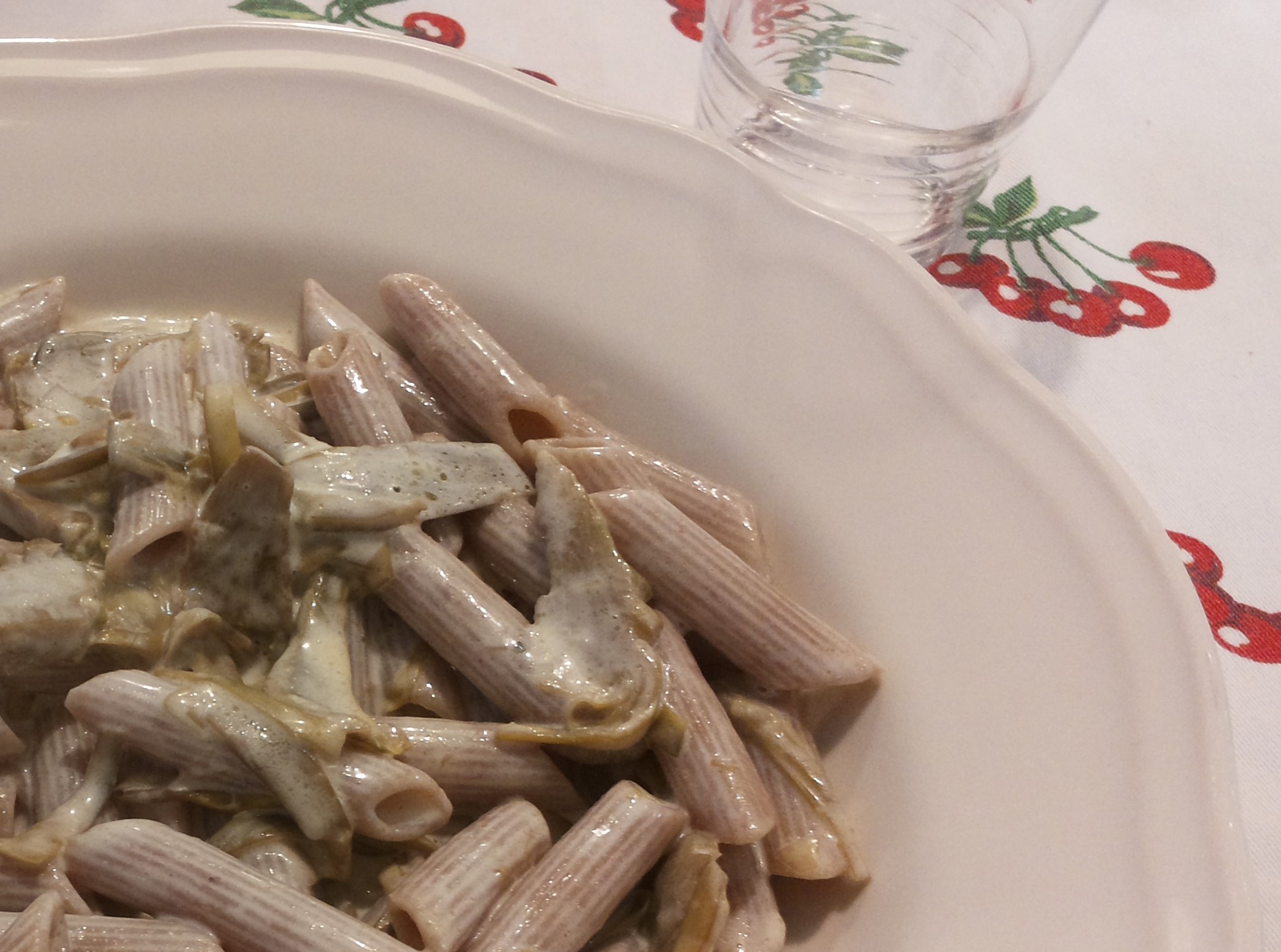 Pennette al farro integrale con mascarpone e carciofi