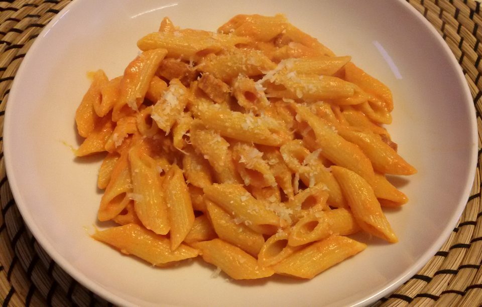 Pennette al sugo rosa e salame