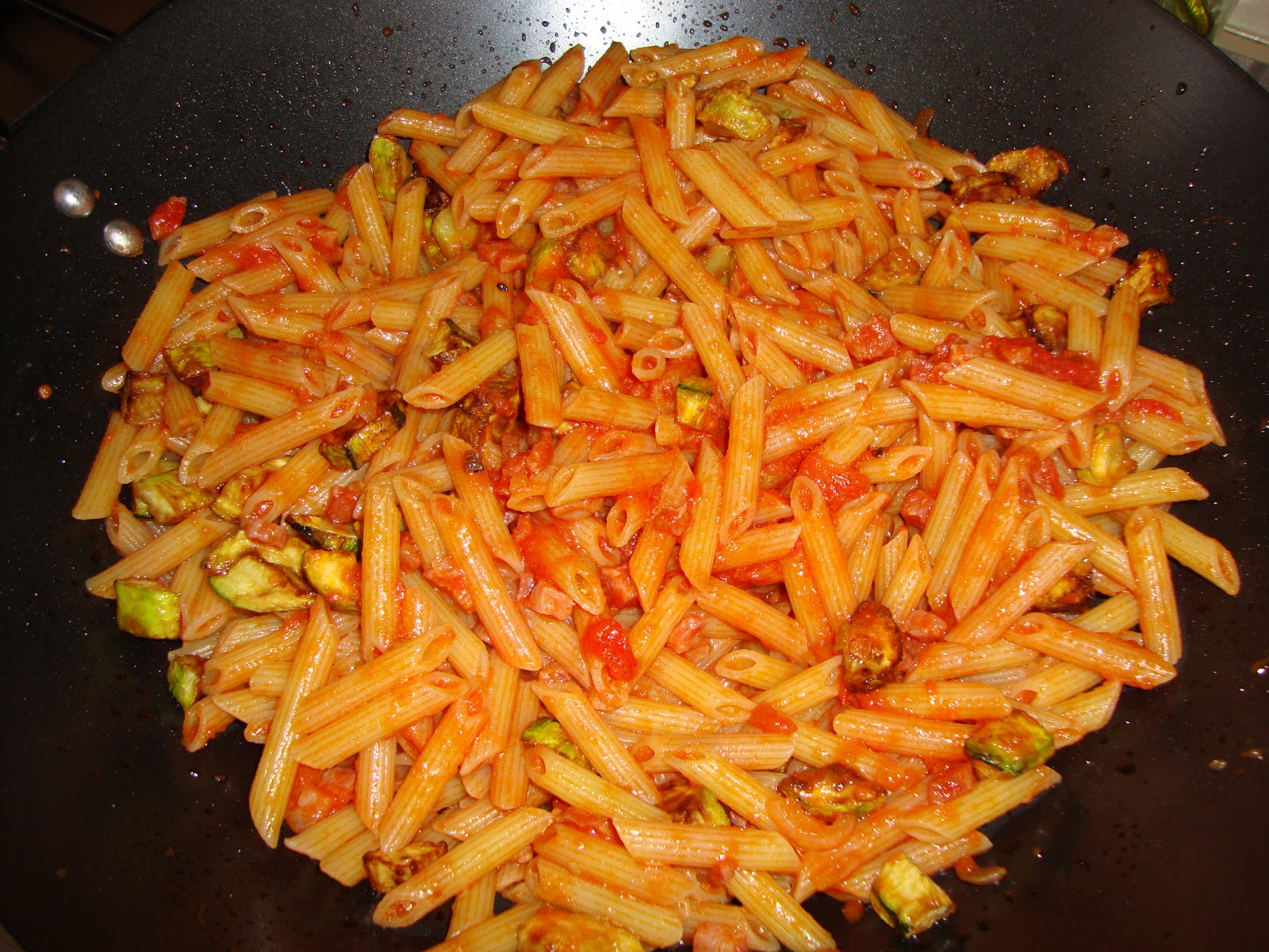 Pennette all’amatriciana con dadi di zucchina