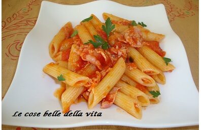 Pennette con pelato e prosciutto