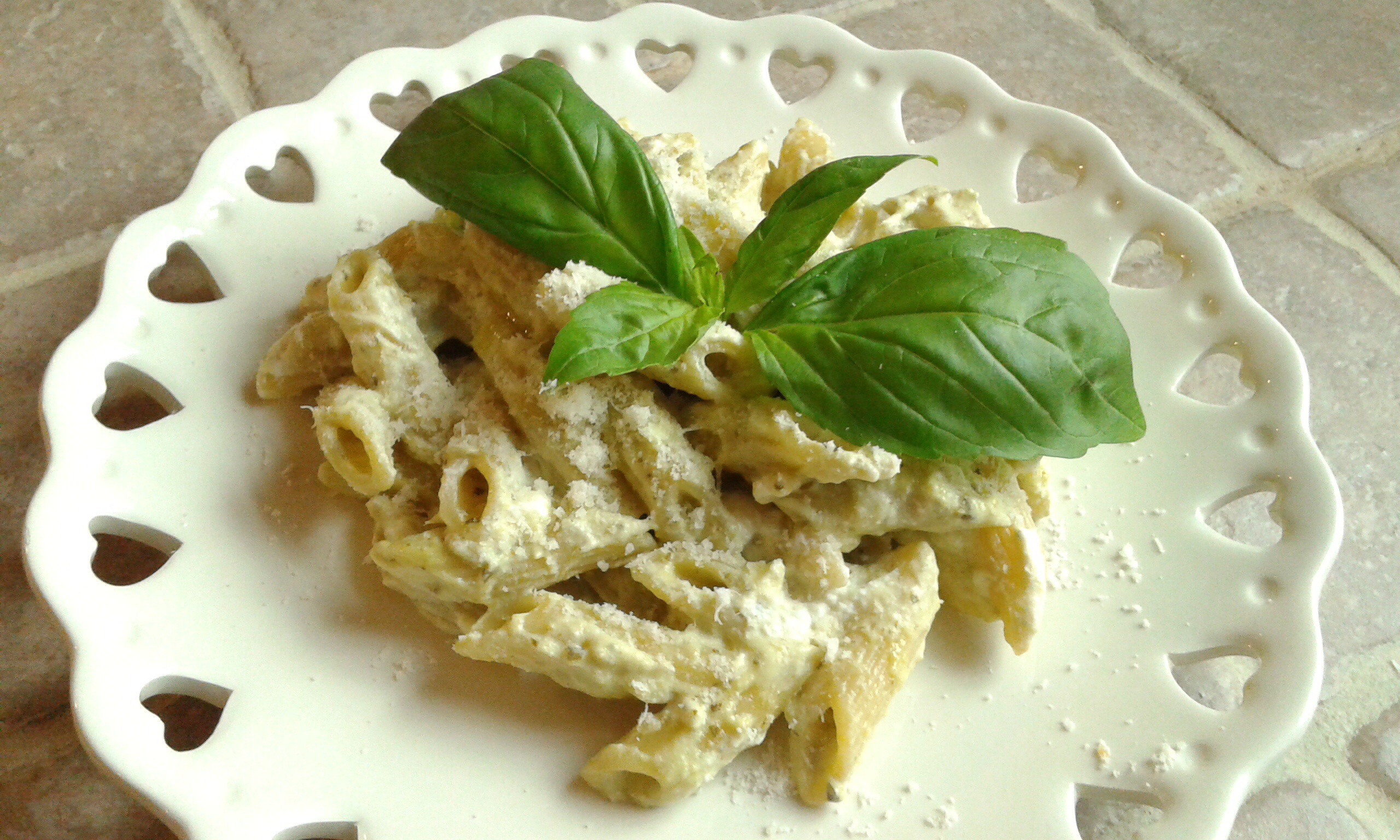 Pennette con pesto alla genovese e ricotta
