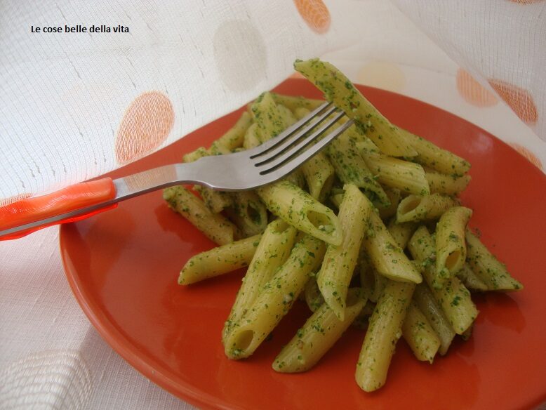 Pennette con pesto di rucola alle mandorle