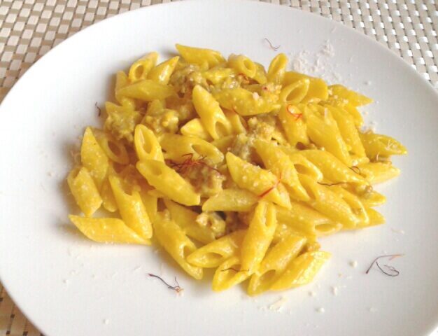 Pennette con salsiccia e zafferano