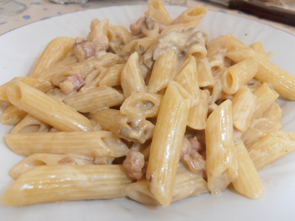 Pennette cremose ai funghi porcini e pancetta / creamy bacon and porcini mushroom pasta