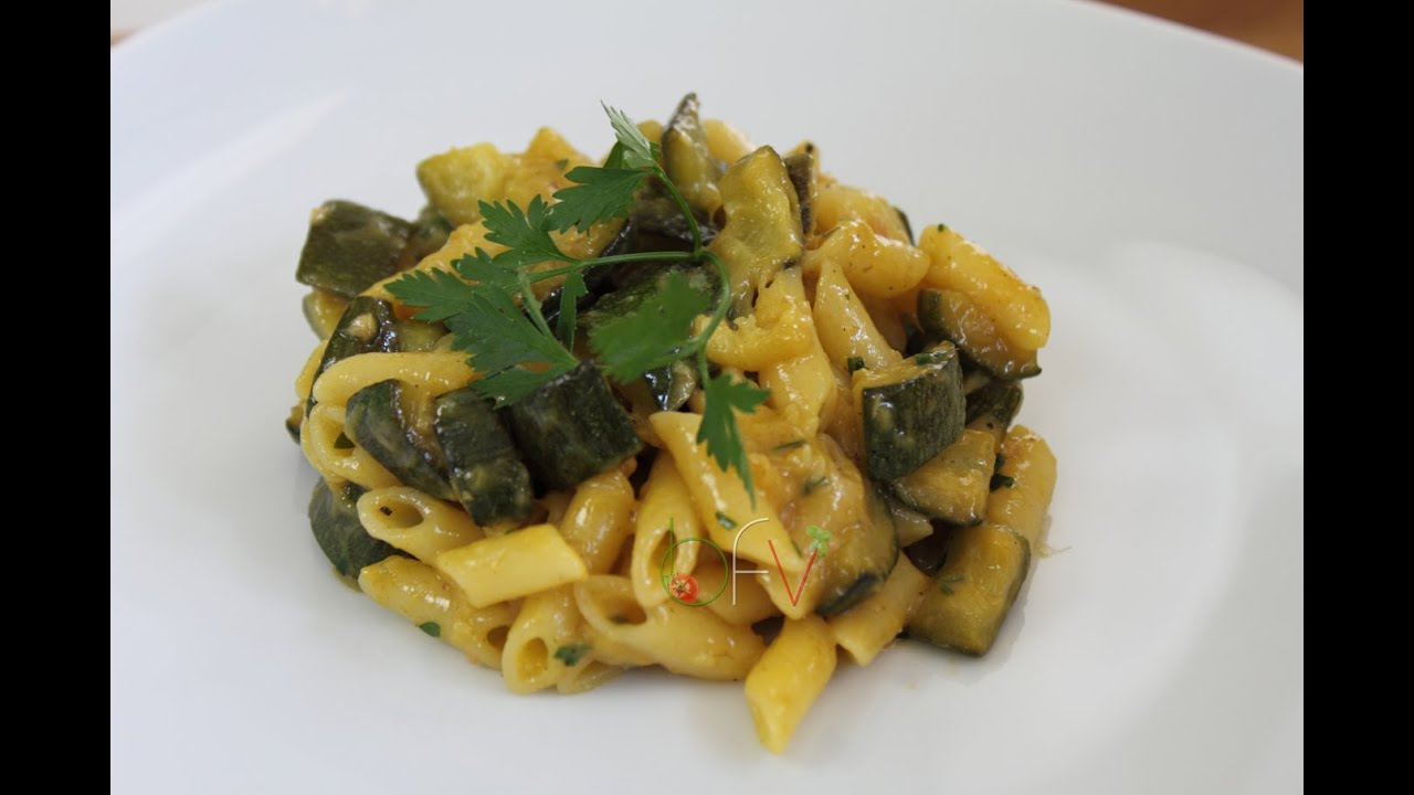 PENNETTE CREMOSE ALLE ZUCCHINE [videoricetta]