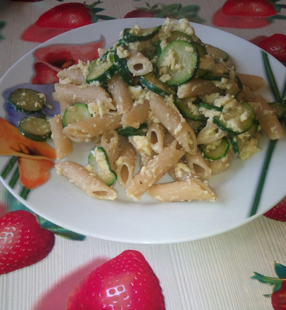 Pennette integrali alla carbonara di zucchine