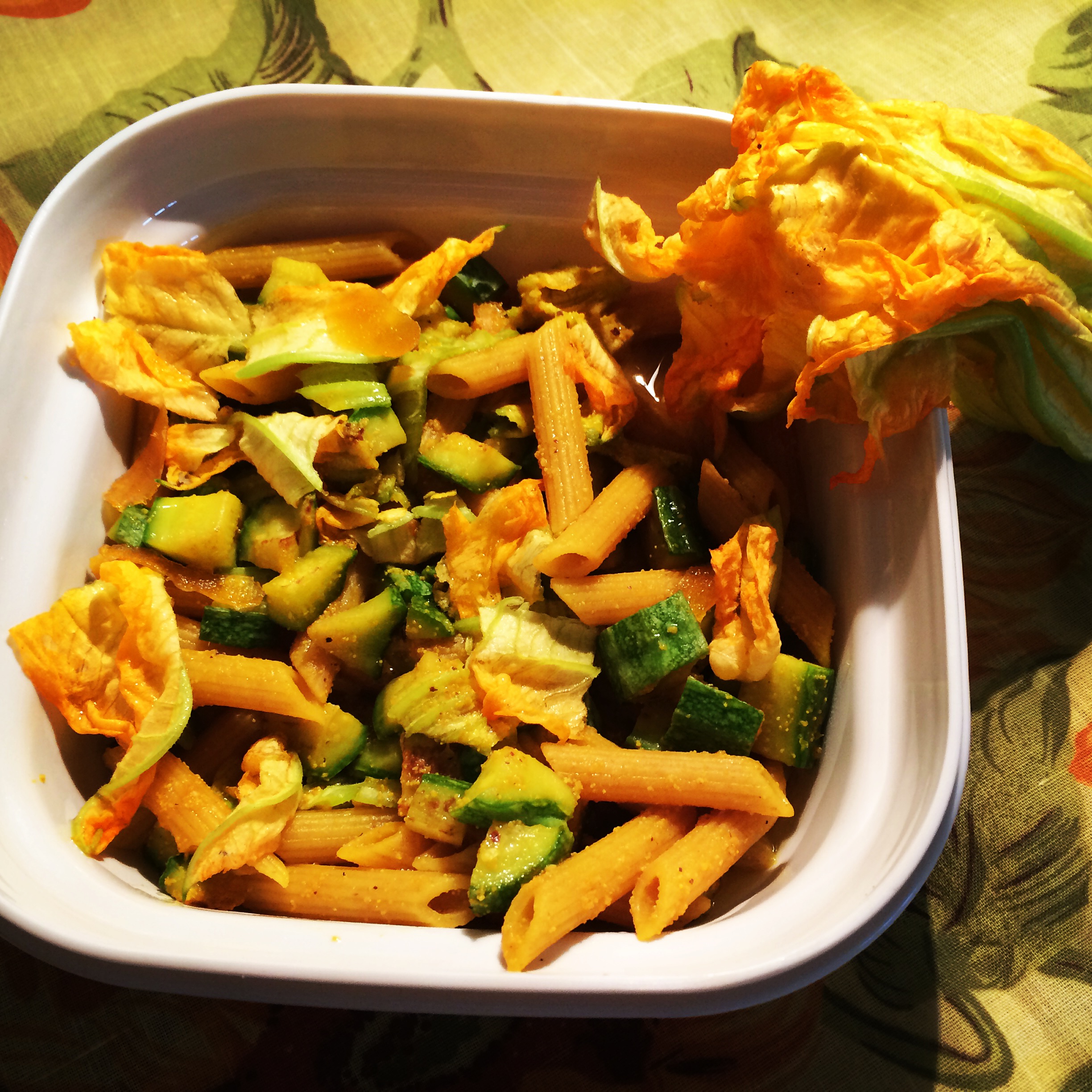 “pennette integrali zucchine, bottarga e zafferano”