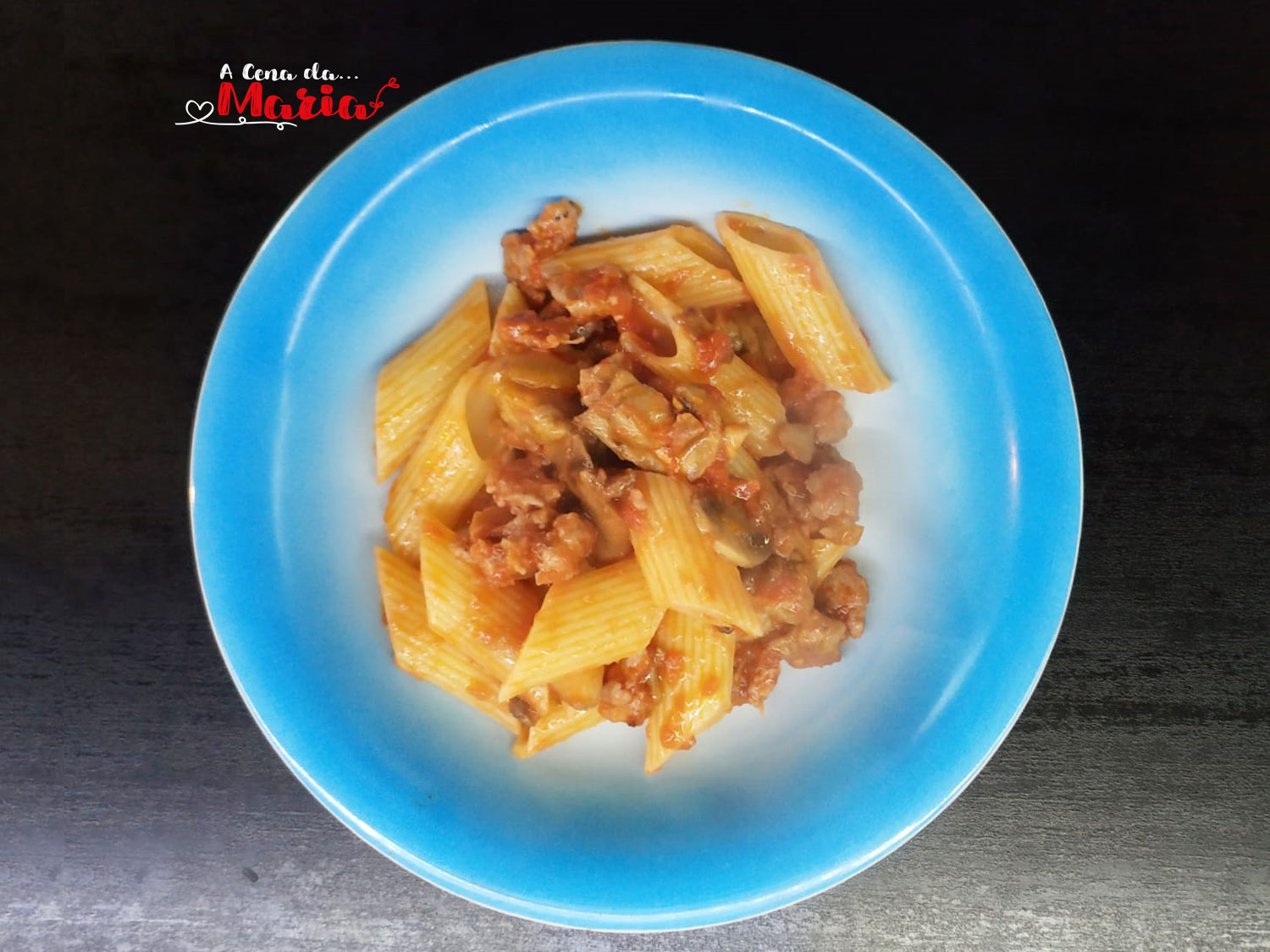 Pennoni al sugo di salsiccia e funghi