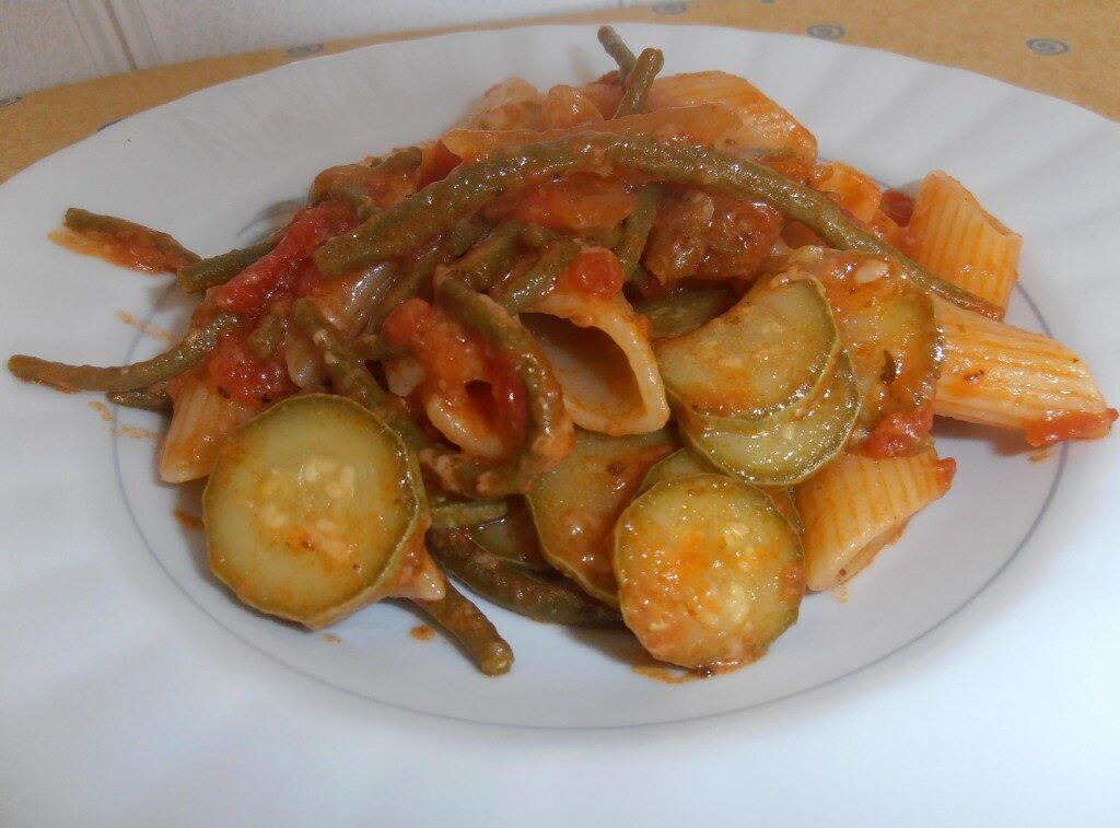 Pennoni al sugo di verdure (ricetta vegetariana)