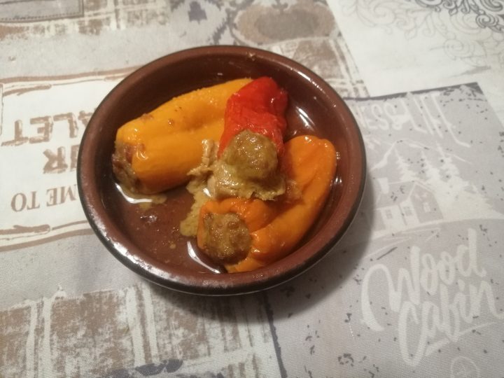 Peperoncini dolci ripieni di carne