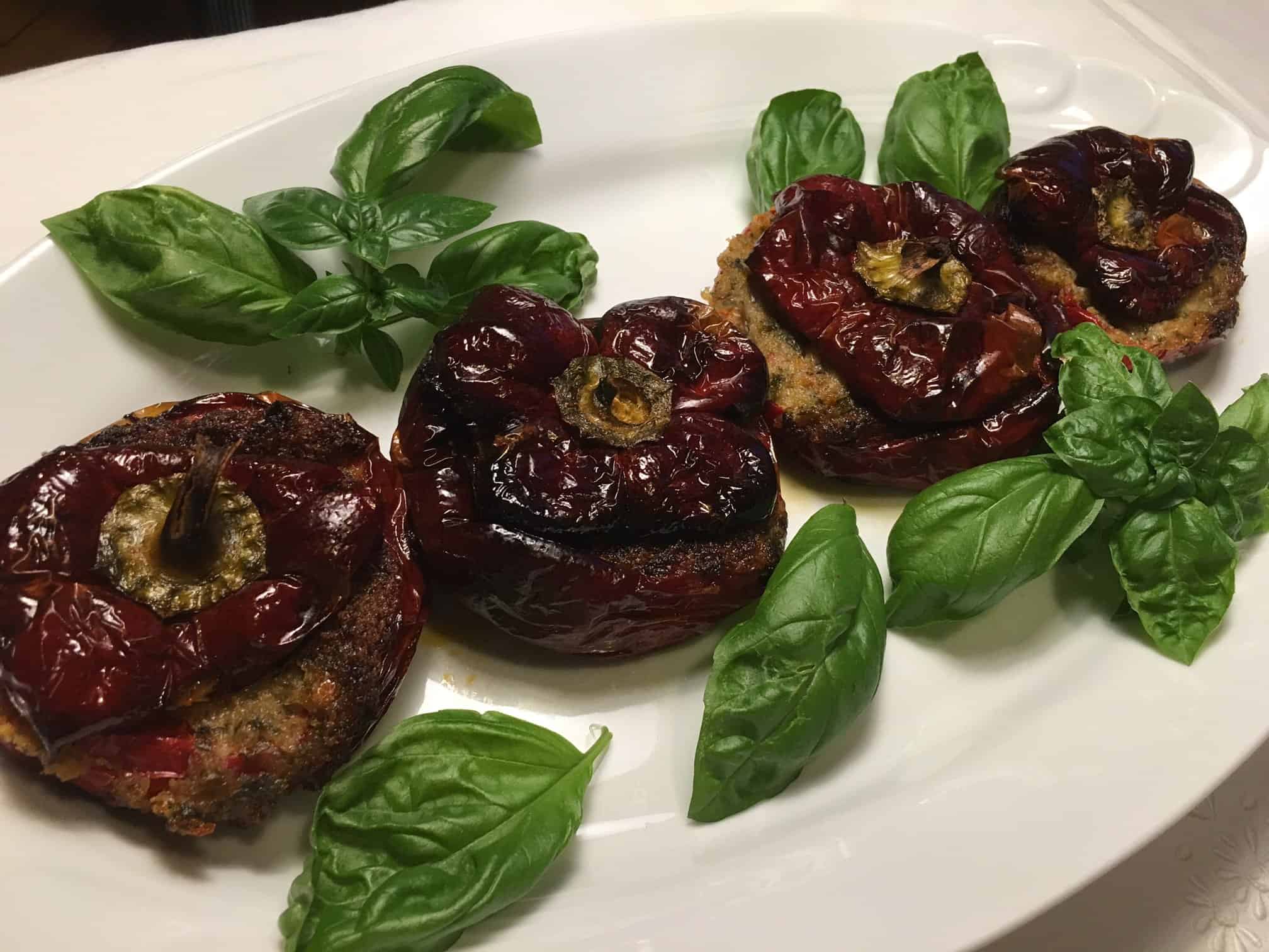 Peperoncini tondi al forno imbottiti di pane alla trevicana