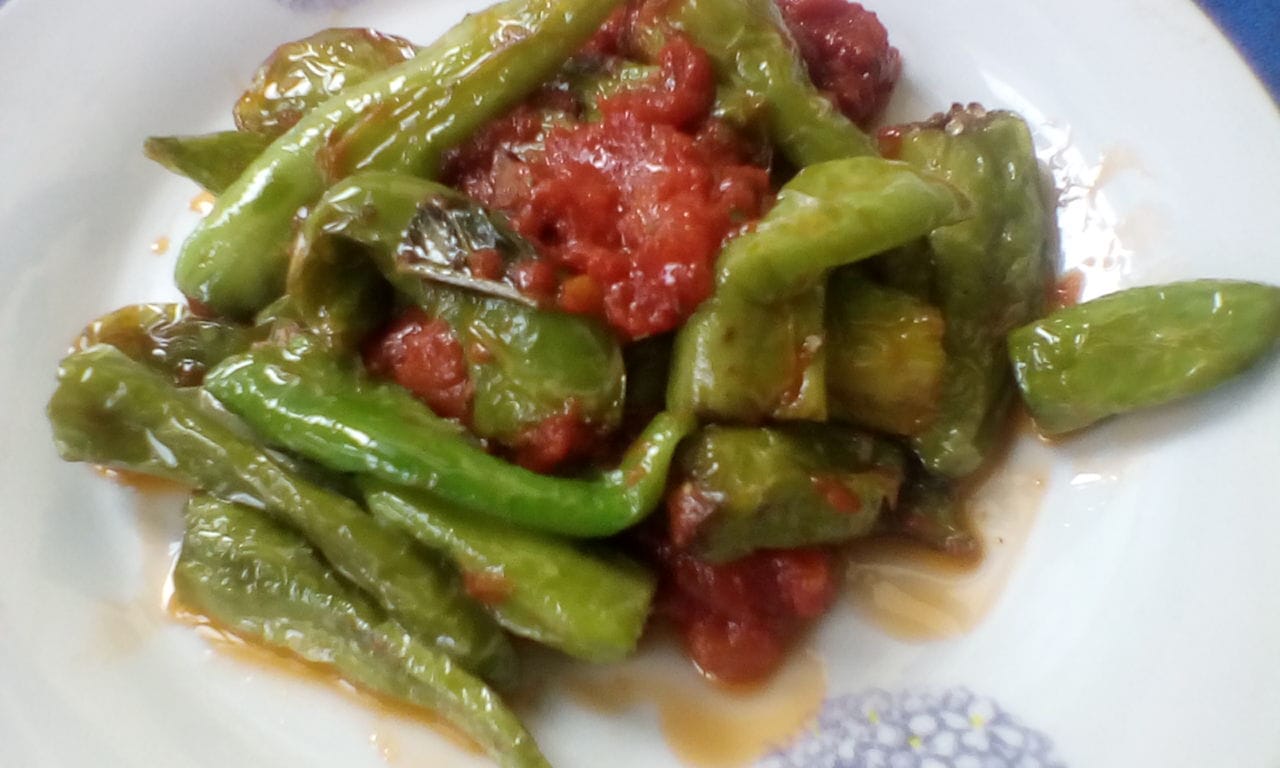 Peperoncini verdi in salsa pizzaiola