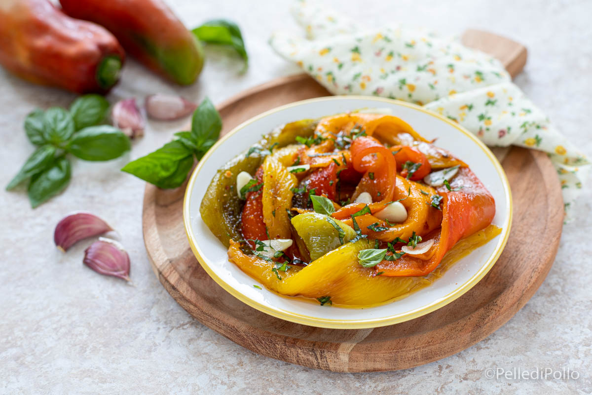 Peperoni arrostiti con erbe e aglio