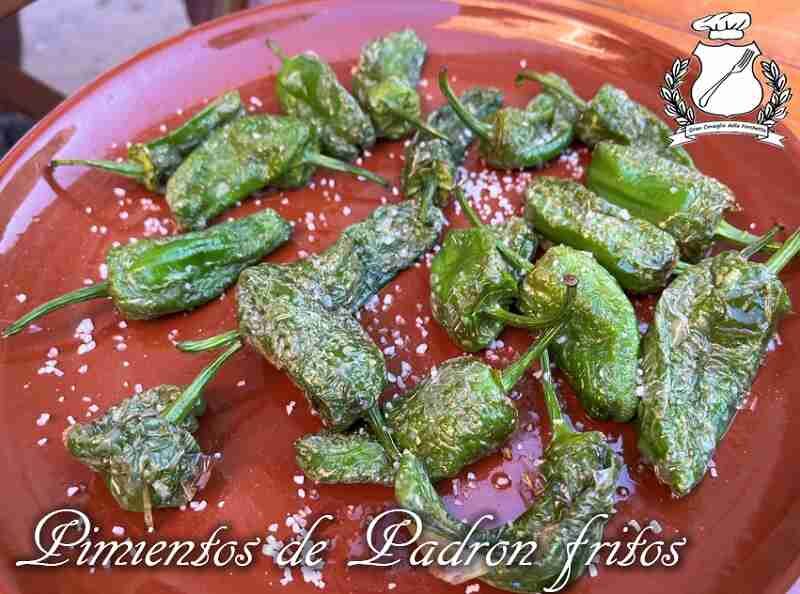 Peperoni del padrón fritti (pimientos de padrón fritos)