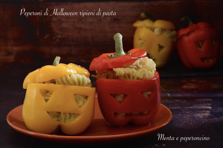 Peperoni di halloween ripieni di pasta