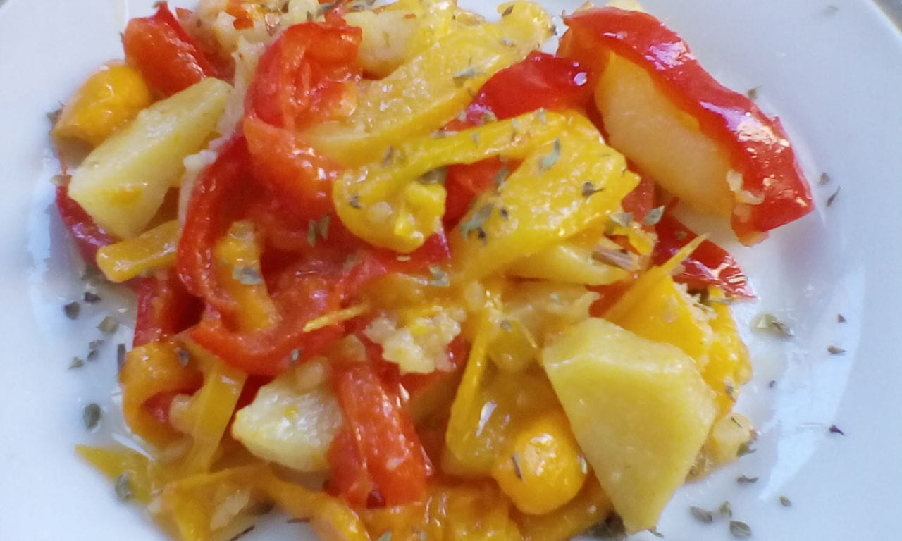 Peperoni e patate al  forno