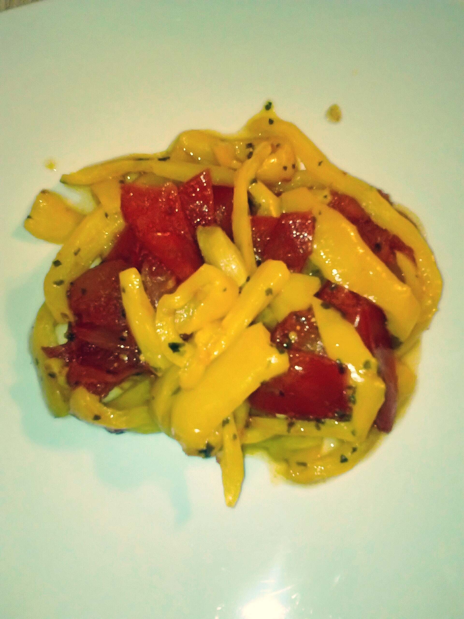 Peperoni e pomodori al microonde