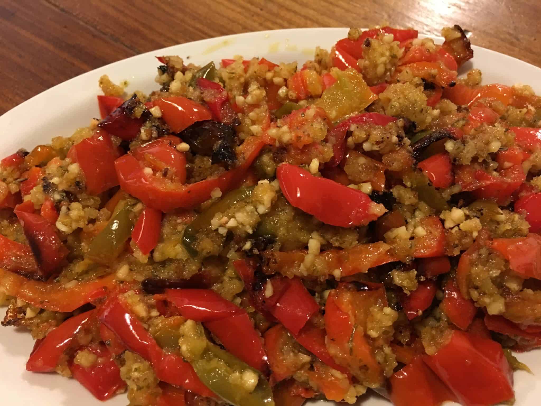 Peperoni gratinati con trito di mandorle e pecorino