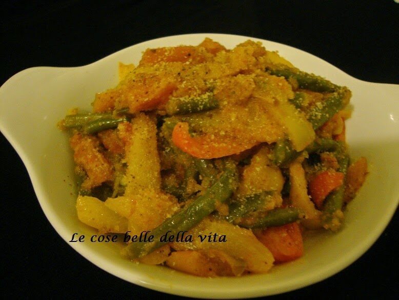 Peperoni, pomodori e fagiolini in padella