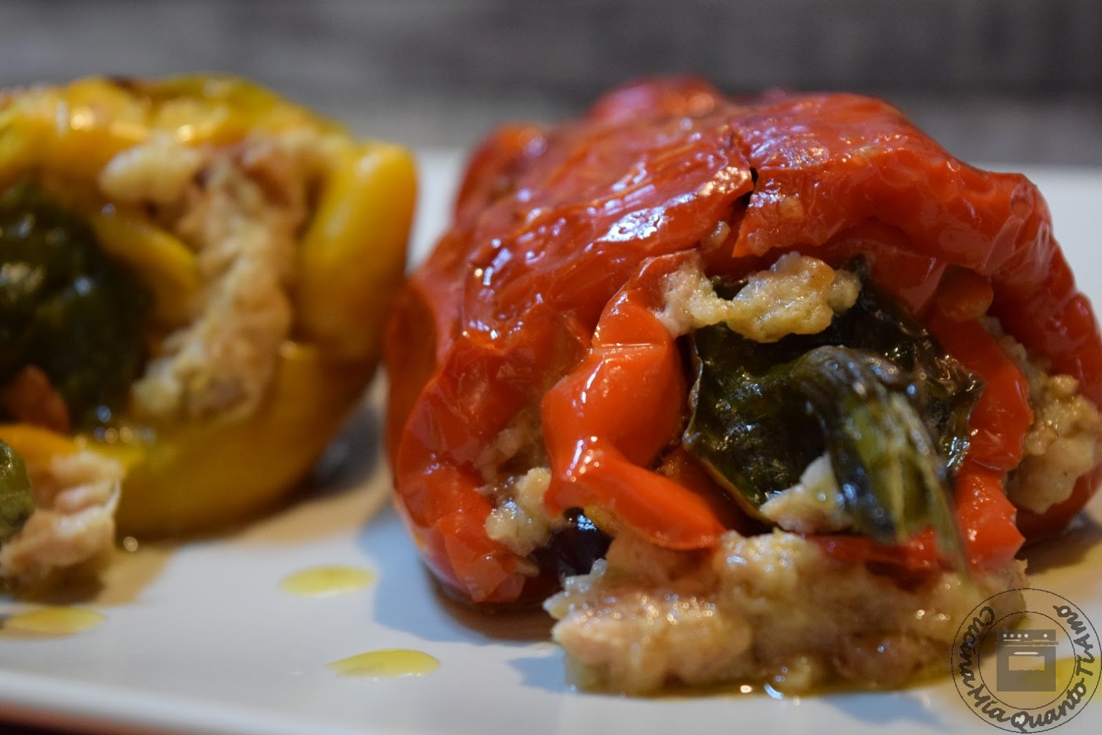 Peperoni ripieni con tonno e capperi