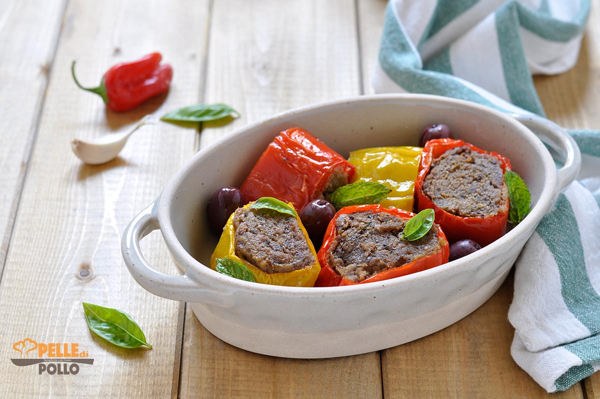 Peperoni ripieni con tonno e olive
