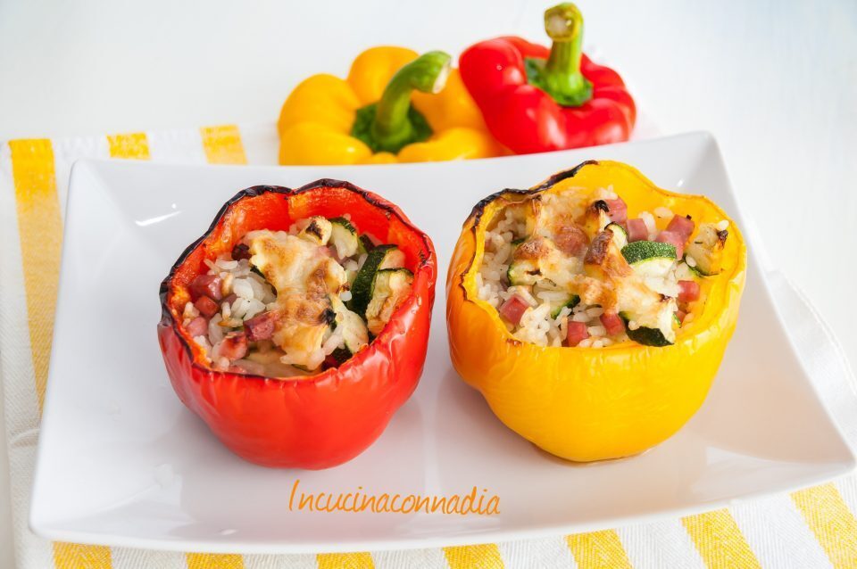 Peperoni ripieni con zucchine scamorza e prosciutto cotto