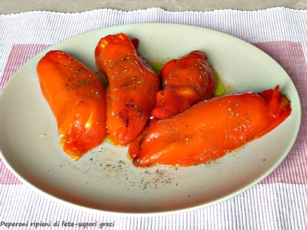 Peperoni ripieni di feta