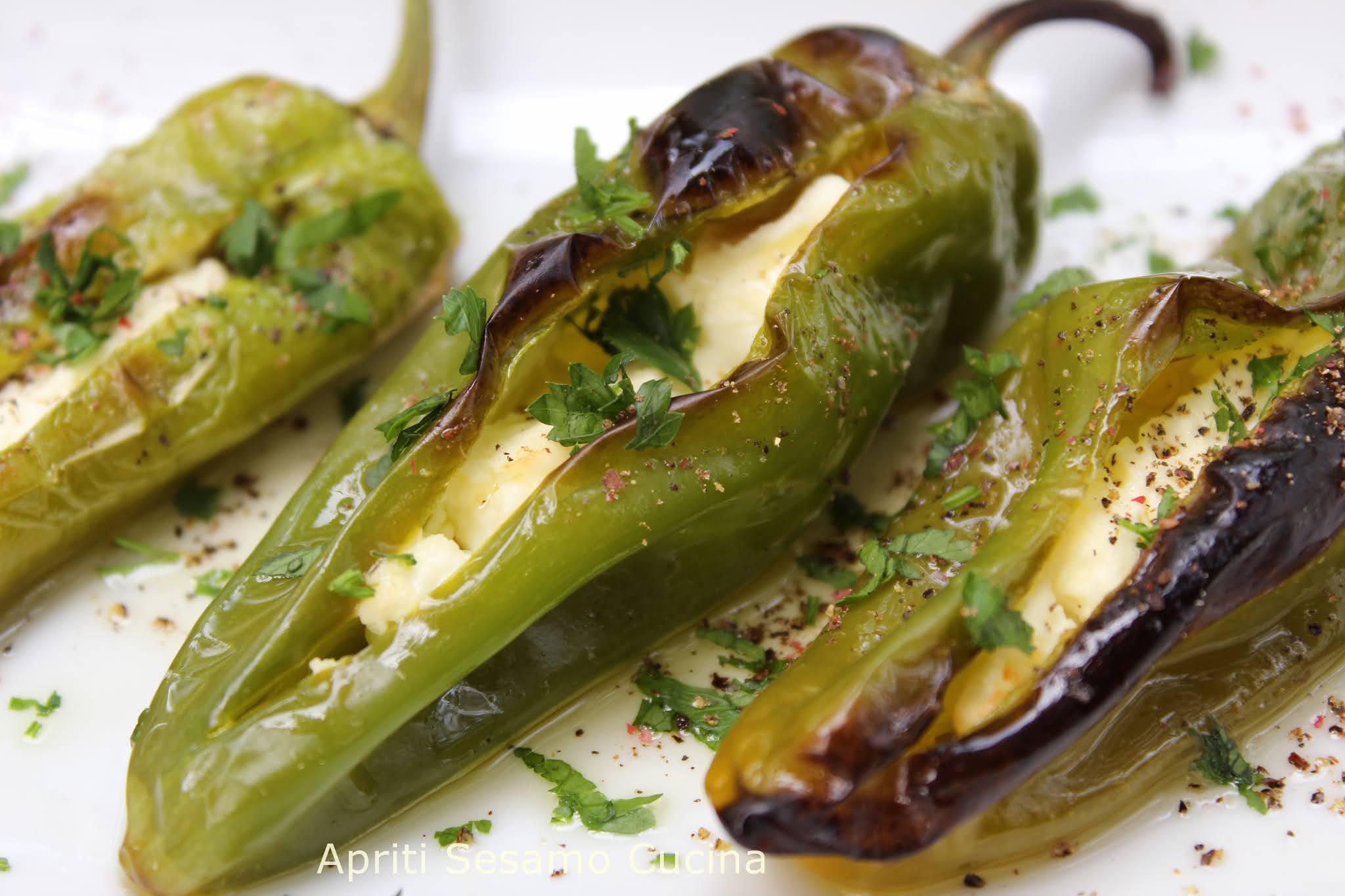 Peperoni ripieni di feta