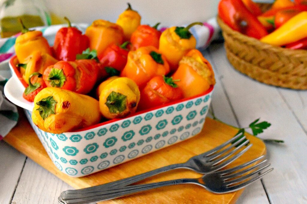 Peperoni snack ripieni con tonno