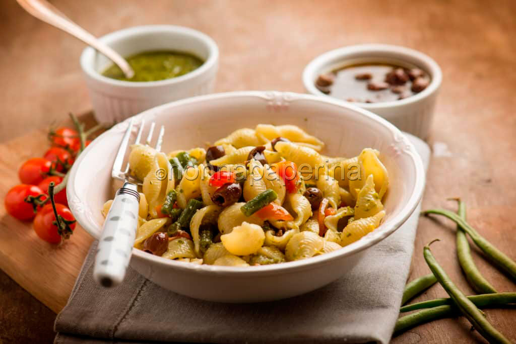 Per l’estate: conchiglioni con pesto, fagiolini e datterini