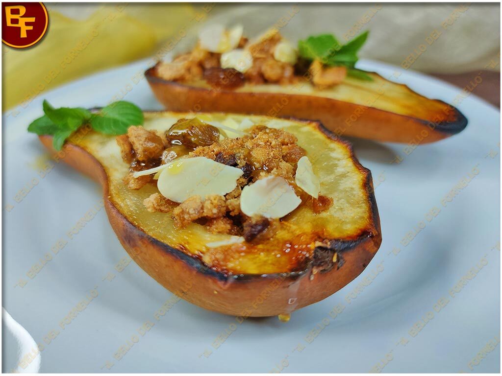 Pere al forno con frutta secca e biscotti