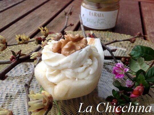 Pere con crema di formaggi e miele