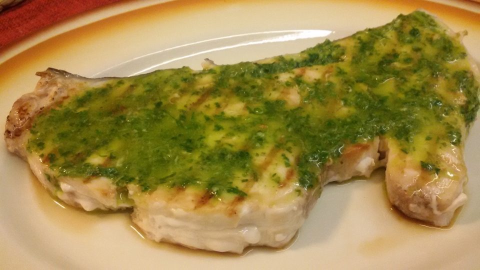 Pesce spada alla piastra con salsa al prezzemolo