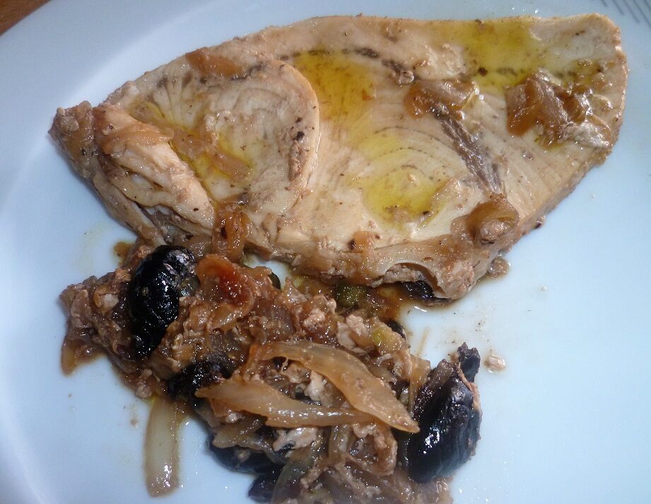 Pesce spada cipolla e olive