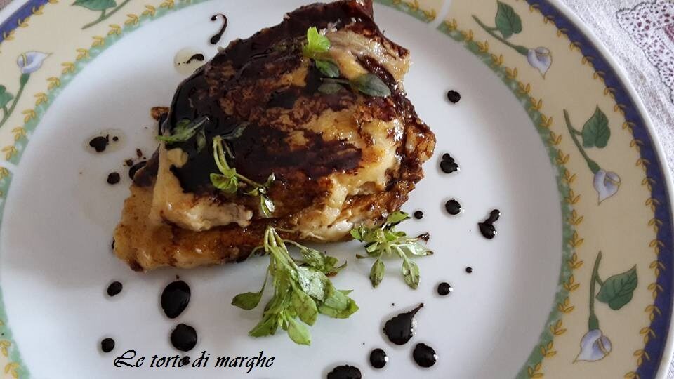 Pesce spada con salsa e aceto balsamico.