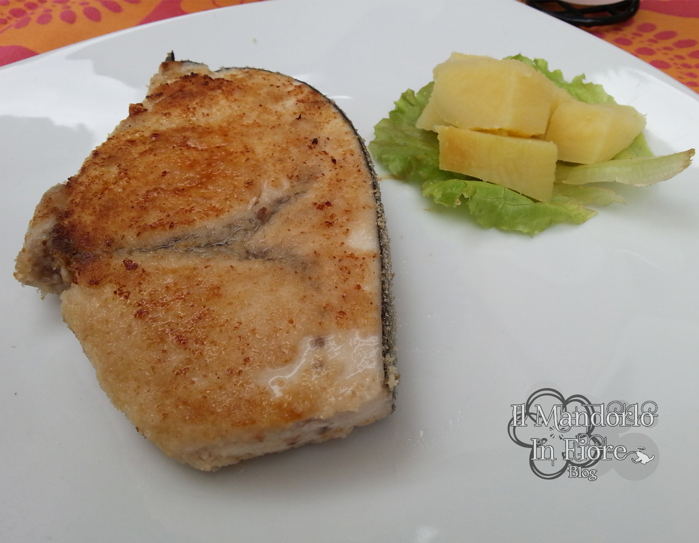 Pesce spada panato e patate alla menta