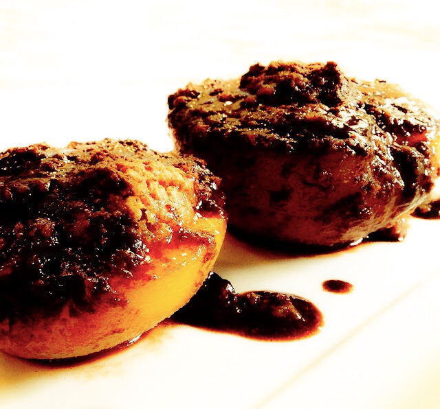 Pesche con amaretti e cioccolato: il mio comfortfood