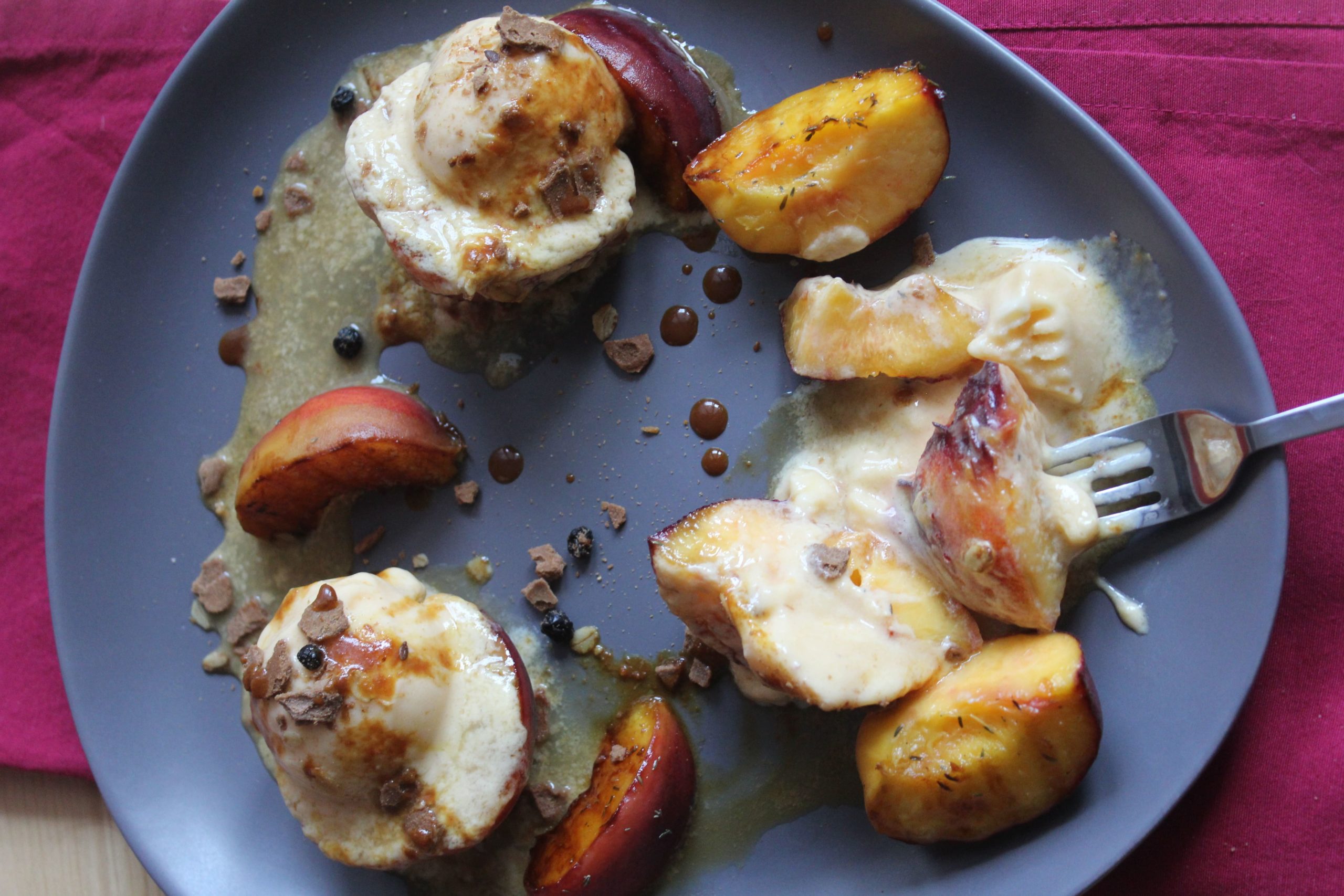 Pesche grigliate con gelato fatto in casa