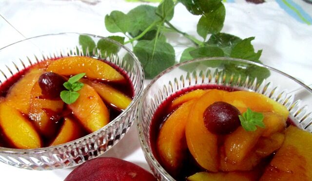 Pesche noci al vino rosso