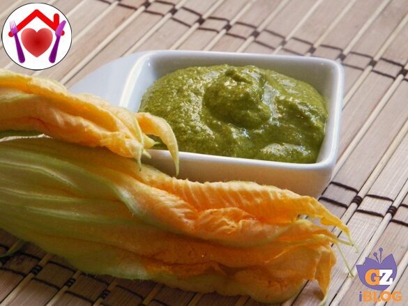 Pesto ai fiori di zucca e basilico limone