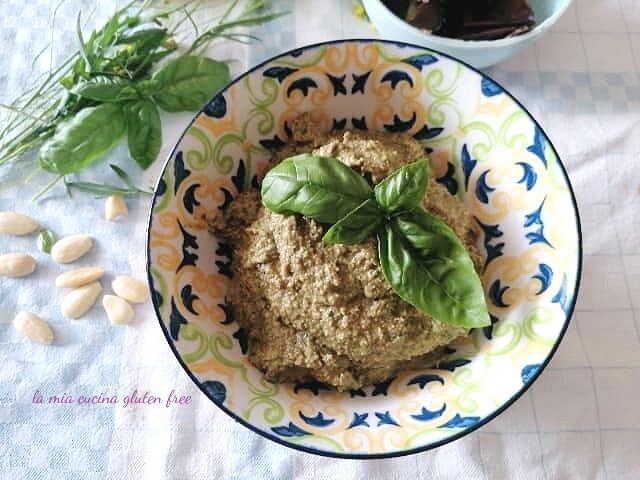 Pesto con melanzana e rucola, basilico e mandorle