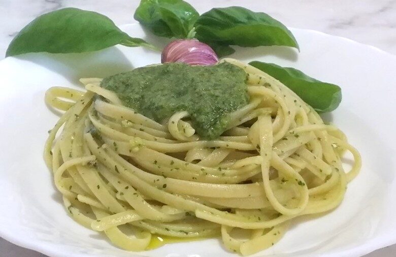 Pesto con pinoli e noci