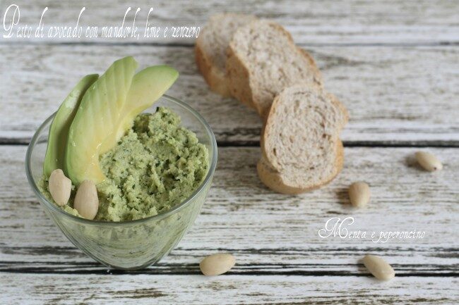 Pesto di avocado con mandorle, lime e zenzero