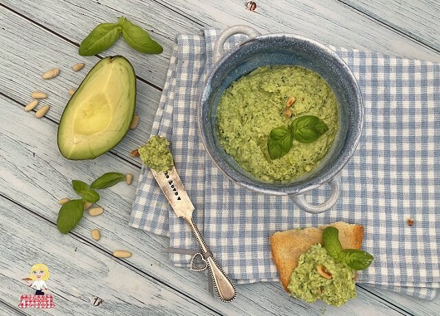 Pesto di avocado e basilico