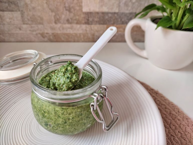 Pesto di bieta pinoli e mandorle